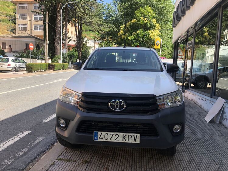 Toyota Hilux 2.4 D-4d cabina foto 4